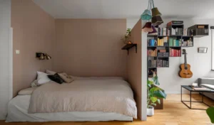 bedroom with corner window and reading nook layout