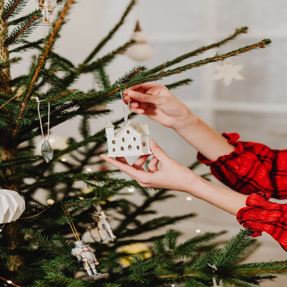 Damage-Free Holiday Decorating Ideas for Renters